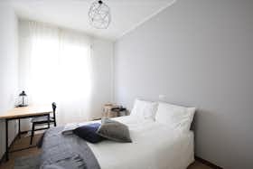 Privé kamer te huur voor € 635 per maand in Milan, Via Carlo Marx