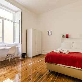 Private room for rent for €745 per month in Lisbon, Avenida Duque d'Ávila