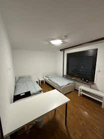 Shared room for rent for €1,250 per month in Rüsselsheim, Paul-Hessemer-Straße