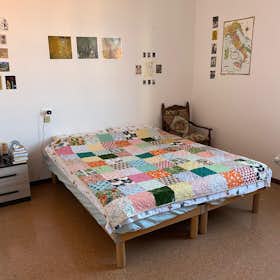 Private room for rent for €650 per month in Bologna, Via Giacomo Matteotti
