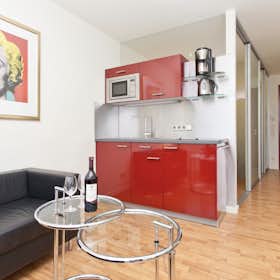 Apartment for rent for €2,200 per month in Berlin, Kurfürstendamm