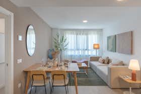 Apartment for rent for €2,300 per month in Málaga, Calle Río Gargáligas