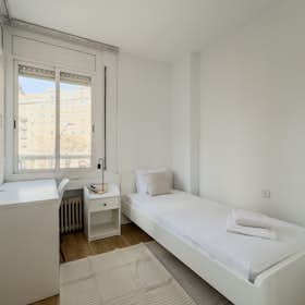 Cameră privată de închiriat pentru 725 EUR pe lună în Barcelona, Avinguda Meridiana