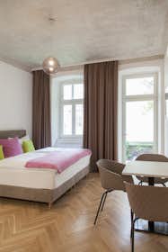 Apartment for rent for €1,980 per month in Vienna, Koppstraße