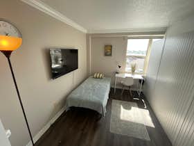 私人房间 正在以 $606 的月租出租，其位于 New Orleans, Esplanade Ave