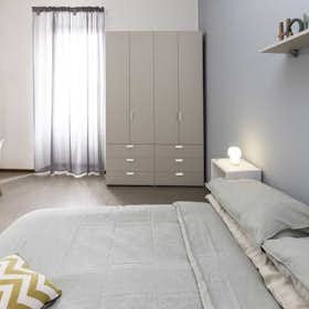 Private room for rent for €925 per month in Milan, Via Giuseppe Meda