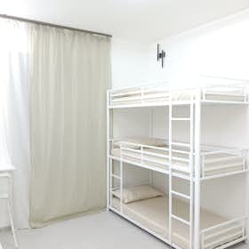 Shared room for rent for €450 per month in Milan, Via Marco Ulpio Traiano