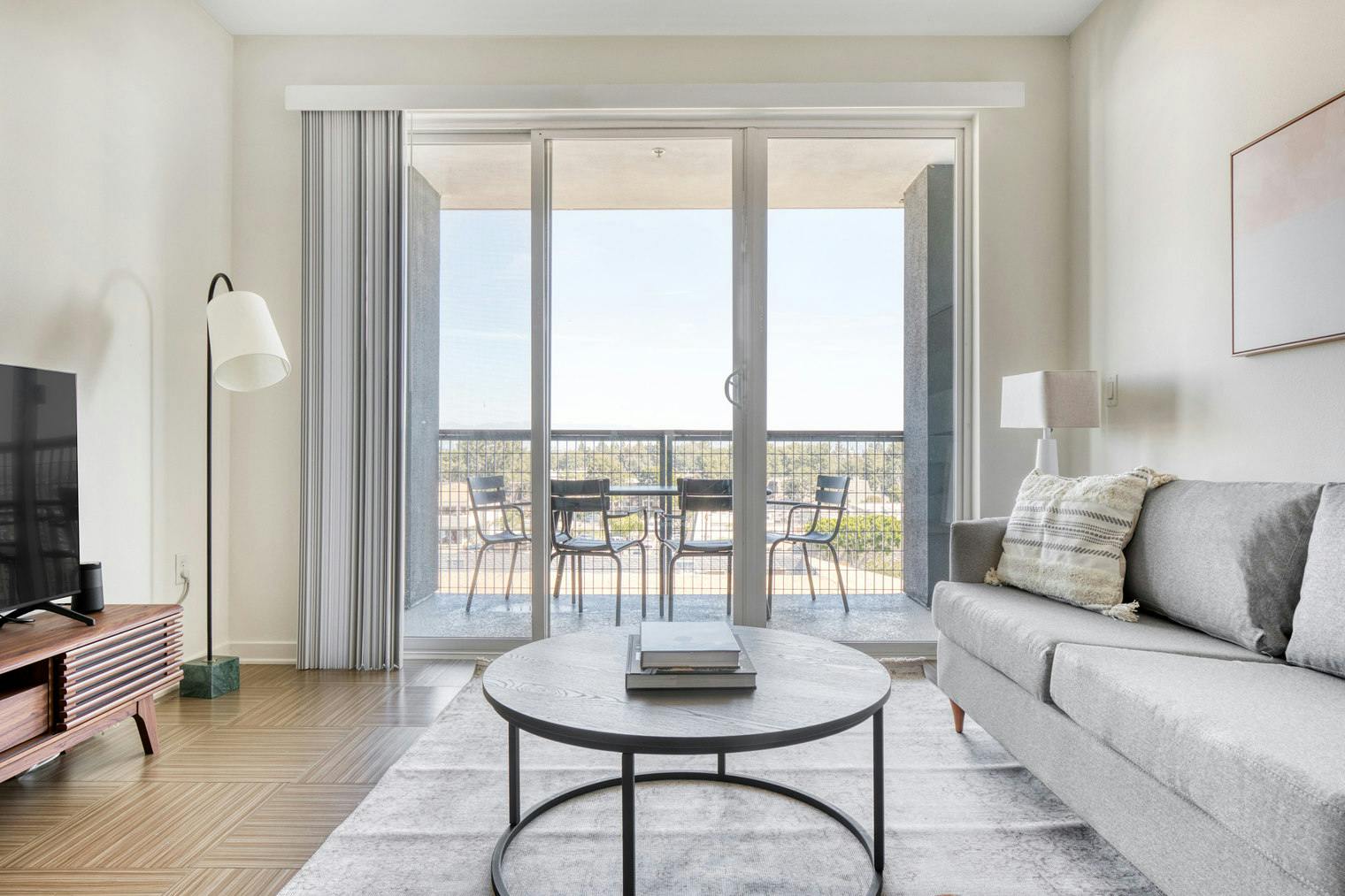 Appartement te huur voor $6,517 per maand in Marina del Rey, Maxella Avenue