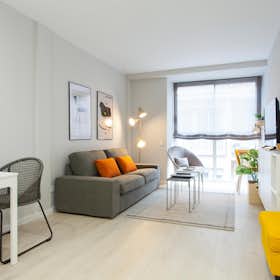 Apartment for rent for €2,095 per month in Barcelona, Carrer de Bertran