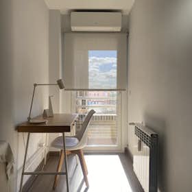 Apartment for rent for €1,750 per month in Madrid, Calle del Corazón de María