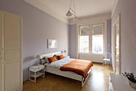 Apartment for rent for HUF 464,583 per month in Budapest, Klauzál tér