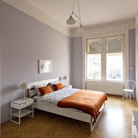 Apartment for rent for HUF 471,281 per month in Budapest, Klauzál tér