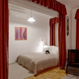 Appartement te huur voor HUF 590.090 per maand in Budapest, Stoczek utca
