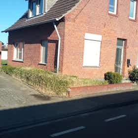 Haus zu mieten für 6.405 € pro Monat in Hörstel, Rodder Straße