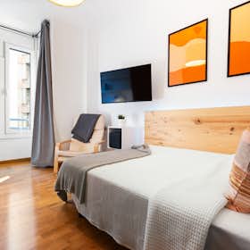 Private room for rent for €735 per month in Barcelona, Plaça de Lesseps