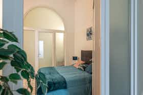 公寓 正在以 €1,300 的月租出租，其位于 Palermo, Via Jean Houel