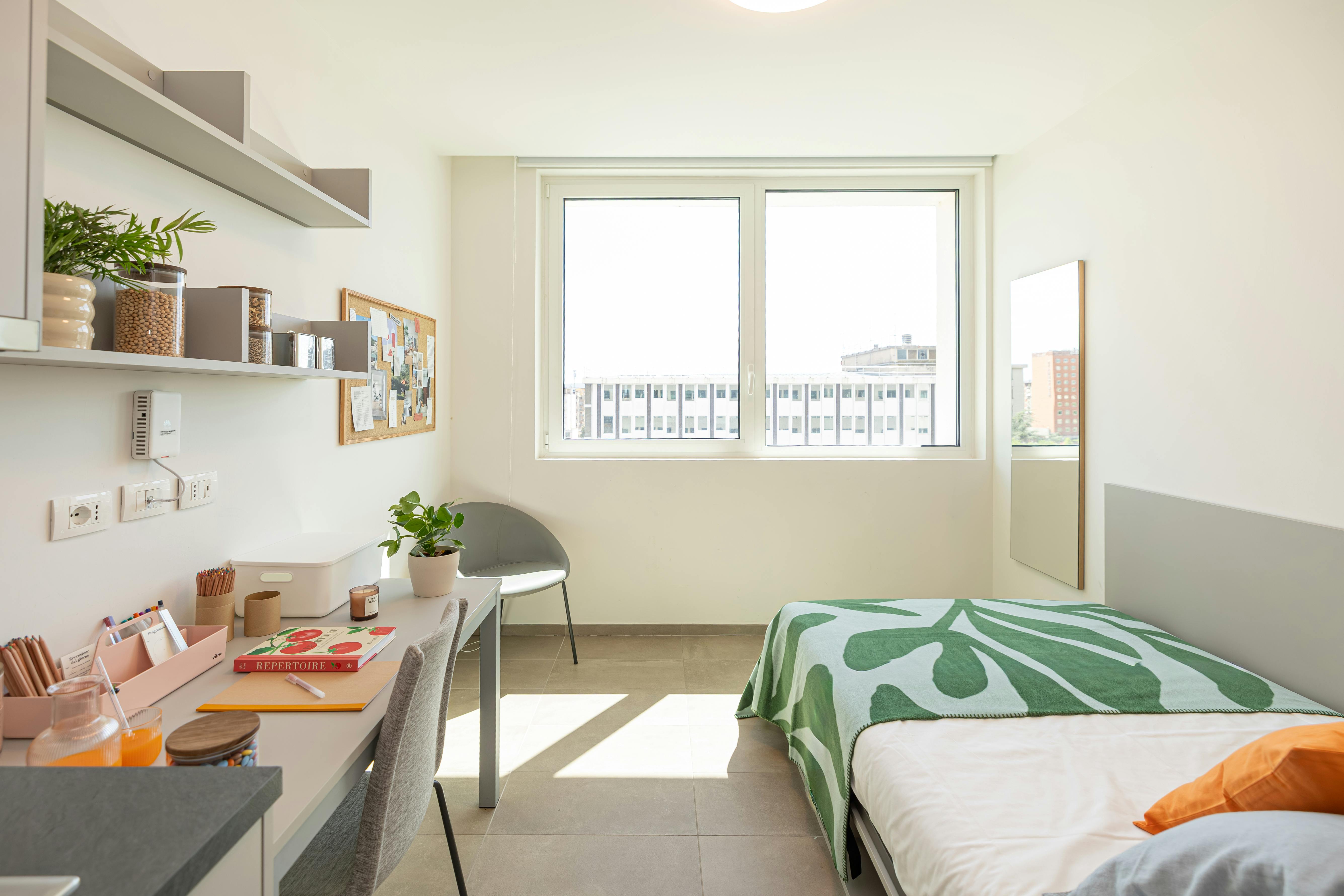 Studio for rent for €1,090 per month in Florence, Viale della Toscana 