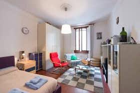 公寓 正在以 €1,600 的月租出租，其位于 Florence, Via Sallustio Bandini