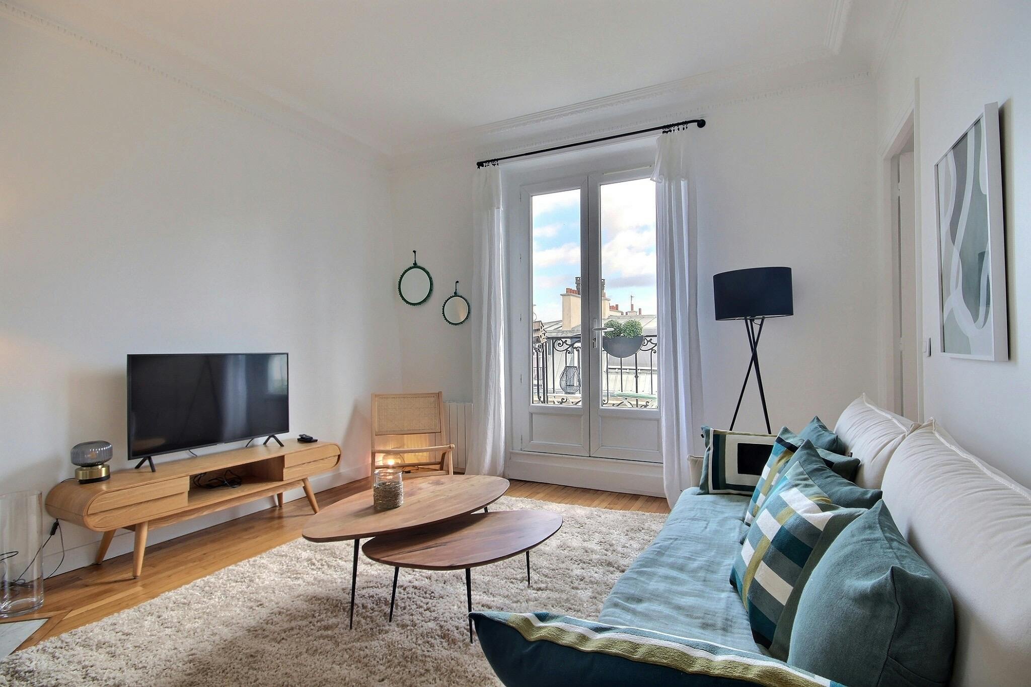 Apartment for rent for €2,149 per month in Paris, Rue Donizetti