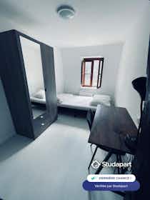 Apartamento para alugar por € 402 por mês em Bourges, Rue d'Auron