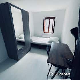 Квартира сдается в аренду за 402 € в месяц в Bourges, Rue d'Auron