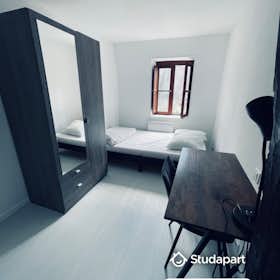 Apartamento para alugar por € 402 por mês em Bourges, Rue d'Auron