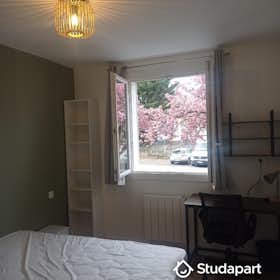 Private room for rent for €600 per month in Noisy-le-Grand, Rue Charles Pranard