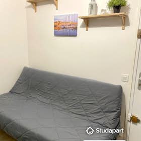 Apartment for rent for €435 per month in Marseille, Traverse de la Gaye