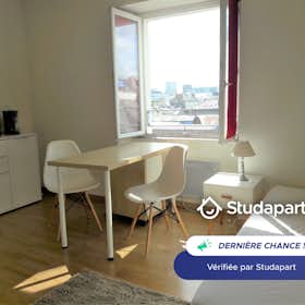 Apartamento for rent for 570 € per month in Nantes, Rue Perrault