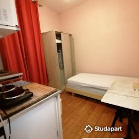 Private room for rent for €370 per month in Reims, Rue Raymond Guyot