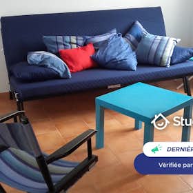 Apartment for rent for €700 per month in Ciboure, Boulevard de Bordagain