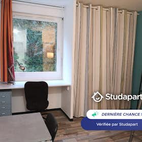 Apartment for rent for €530 per month in Lille, Rue Colson