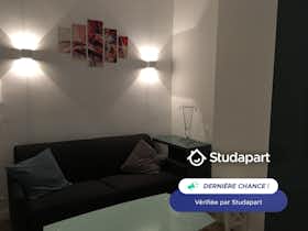 Appartement te huur voor € 710 per maand in Aix-en-Provence, Rue Clovis Hugues
