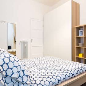 Private room for rent for €875 per month in Milan, Via Alfredo Campanini