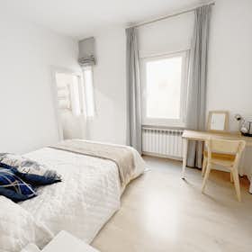 Privé kamer for rent for € 850 per month in Madrid, Calle de O'Donnell