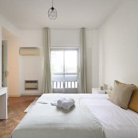 Private room for rent for €650 per month in Lisbon, Avenida dos Estados Unidos da América