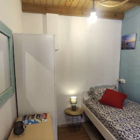 Приватна кімната за оренду для 420 EUR на місяць у Barcelona, Carrer de Sant Joan de Malta