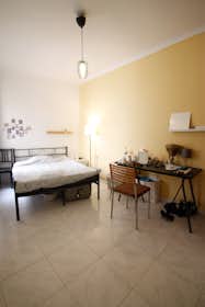私人房间 正在以 €550 的月租出租，其位于 Barcelona, Carrer del Cinca
