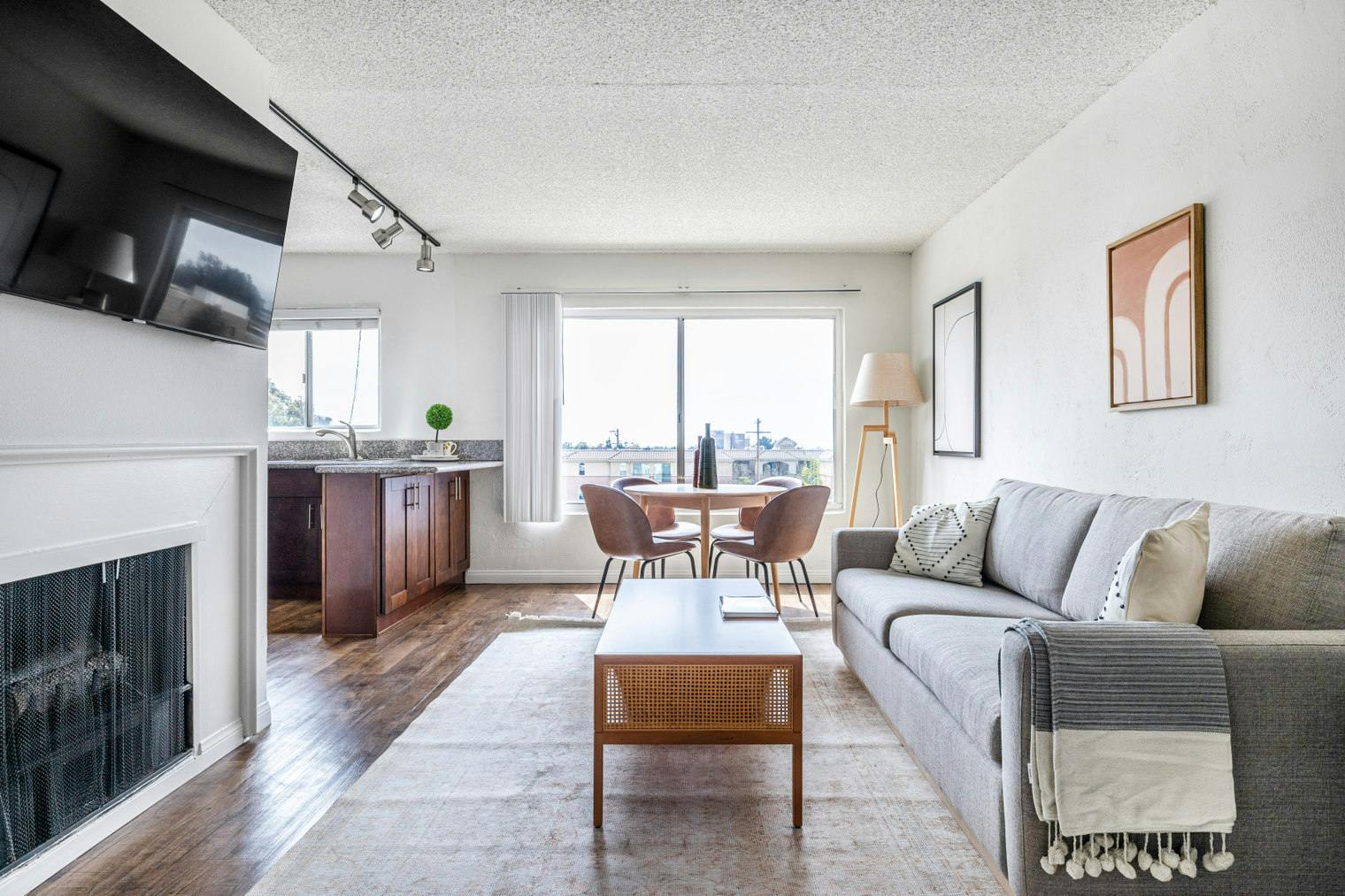 Wohnung zu mieten für $3,696 pro Monat in Los Angeles, Manchester Avenue