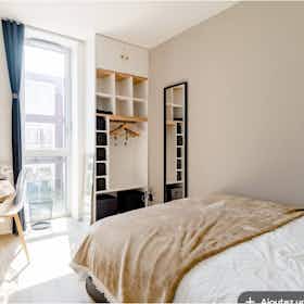 私人房间 正在以 €480 的月租出租，其位于 Lille, Rue du Vieux Moulin