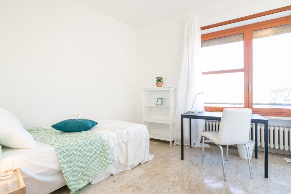 Piazza Simone Bolivar, Milan