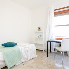 Private room for rent for €738 per month in Milan, Piazza Simone Bolivar