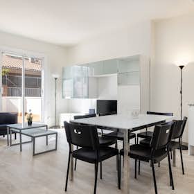 Apartment for rent for €1,800 per month in Barcelona, Carrer de Puig-Reig