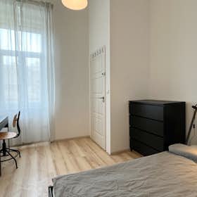 Privé kamer for rent for HUF 153.728 per month in Budapest, Wesselényi utca