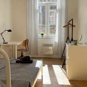 Private room for rent for HUF 149,086 per month in Budapest, Wesselényi utca