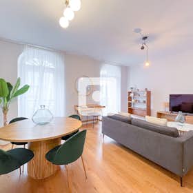 Apartment for rent for €2,900 per month in Madrid, Calle del Cid