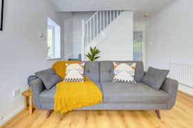 House for rent for £4,492 per month in Milton Keynes, Studley Knapp