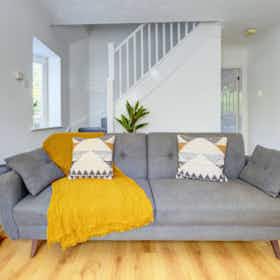 House for rent for £4,506 per month in Milton Keynes, Studley Knapp