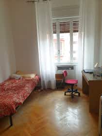 Chambre privée à louer pour 430 €/mois à Trento, Via Regina Pacis