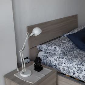 Chambre privée for rent for 750 € per month in Milan, Via Passo Rolle